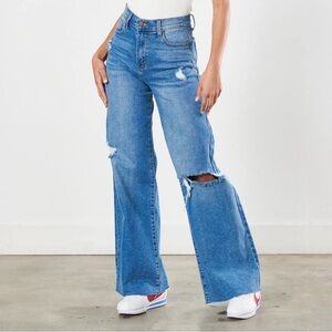 Vibrant M.i.U Back to Basic 90s Baby Wide Leg Jeans